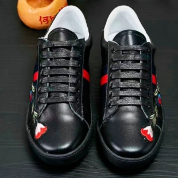 Athletic_Shoes